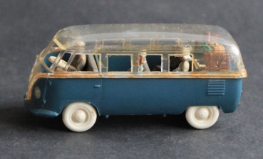Wiking Volkswagen T1 Glas-Bus mit Figuren 1963 Plastikmodell (6392)